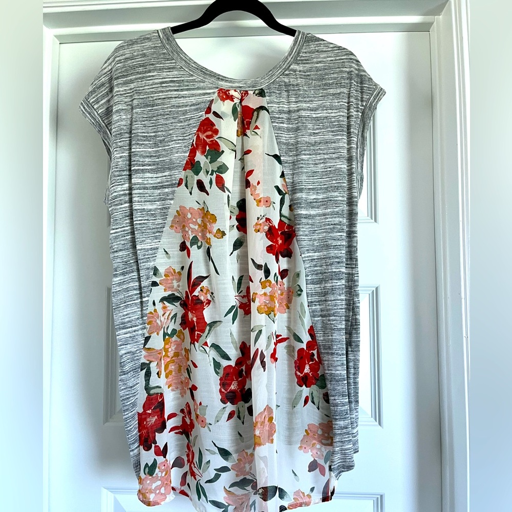 Split back t-shirt with floral insert.